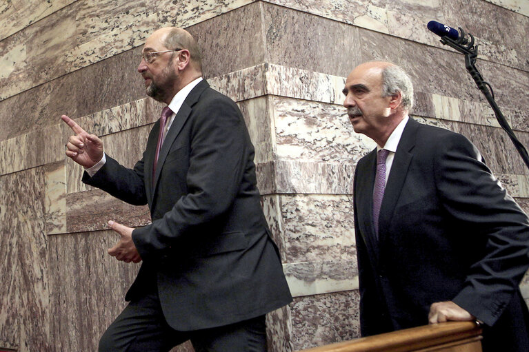 Valokuva 5: President Martin Schulz a few minutes before a meeting with Greek Chairman of the Parliament Evangelos Meimarakis at Greek Parliament in Athens,Greece on November 26 2013.