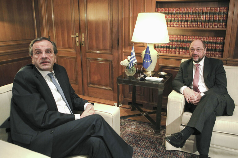 Fotografie 12: President Martin Schulz during a meeting with Greek Prime Minister Antoni Samaras at Maximou, in Athens,Greece on November 26 2013.