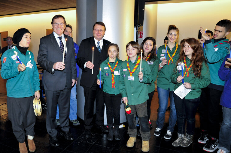 Φωτογραφία 10: Ep President at the ceremony of the handover of the Flame of Peace of Bethlehem to the European Parliament