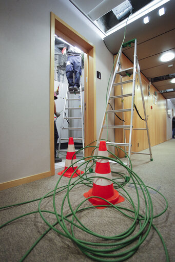 Fotografi 8: Installation of electric system inside European Parliament Headquarters in Brussels