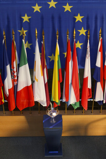 Φωτογραφία 2: Ep President at the ceremony of the handover of the Flame of Peace of Bethlehem to the European Parliament