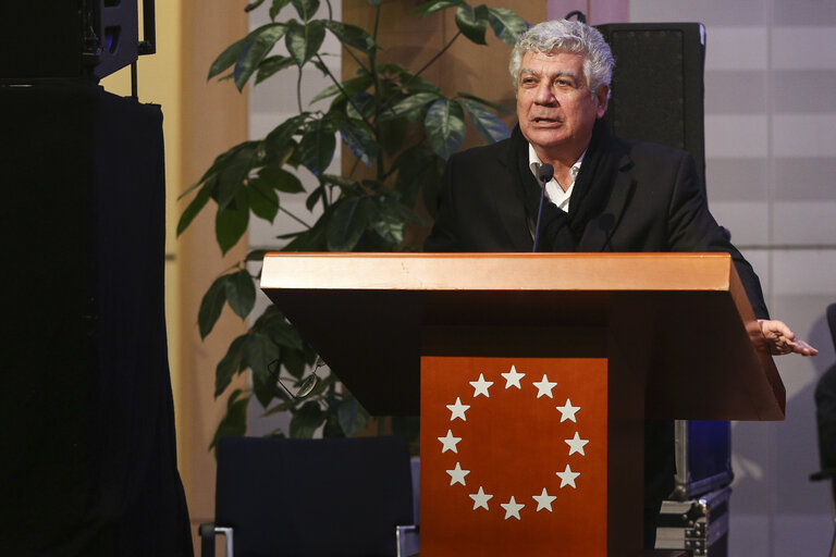 Fotografia 5: Greek singers TRAGOUDISTADES TSI ZAKYNTHOS in the Mediterranean