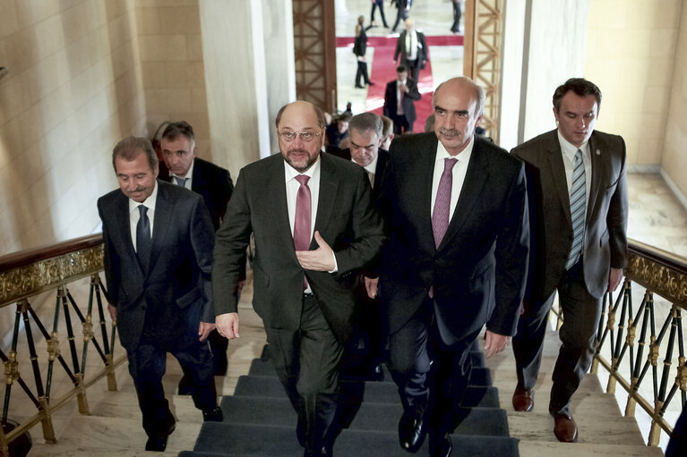 Valokuva 2: Greek Chairman of the Parliament Evangelos Meimarakis welcoms President Martin Schulz at Greek Parliament for a meeting, in Athens,Greece on November 26 2013.