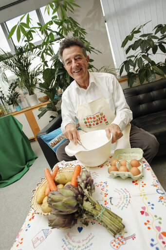 MEP Yves COCHET holding vegetables