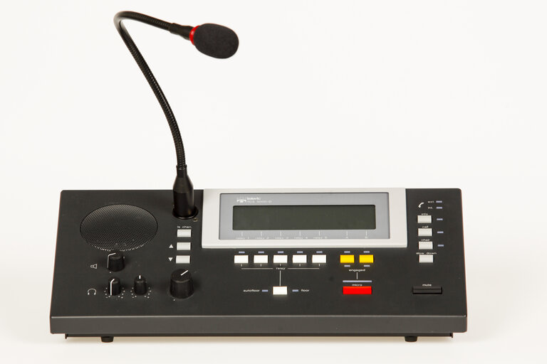 Valokuva 8: interpreter's desks Equipment