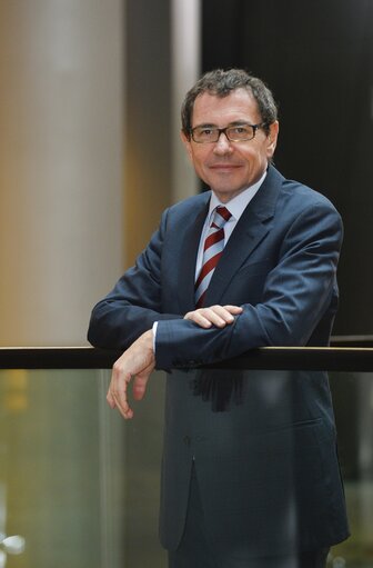 Снимка 8: MEP Robert ROCHEFORT in the European Parliament in Strasbourg