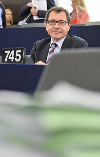 Снимка 5: MEP Robert ROCHEFORT in the European Parliament in Strasbourg