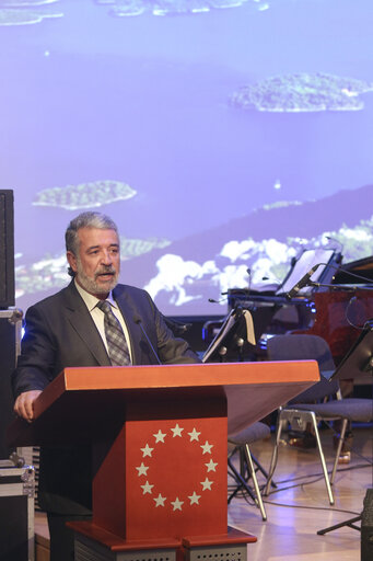 Fotografia 12: Greek singers TRAGOUDISTADES TSI ZAKYNTHOS in the Mediterranean