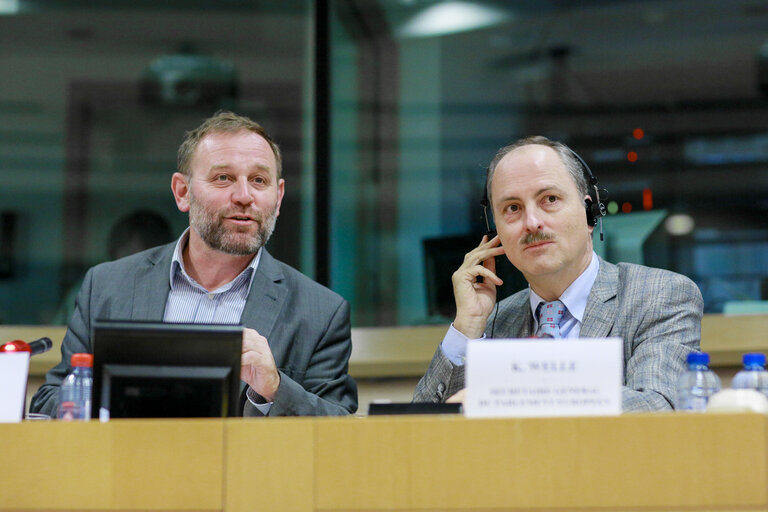 Photo 18: Exchange of views with EP Secretary General