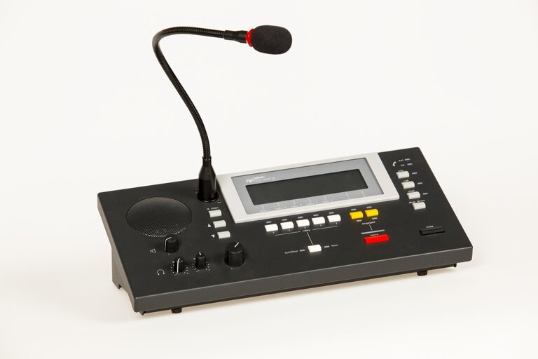 Zdjęcie 7: interpreter's desks Equipment