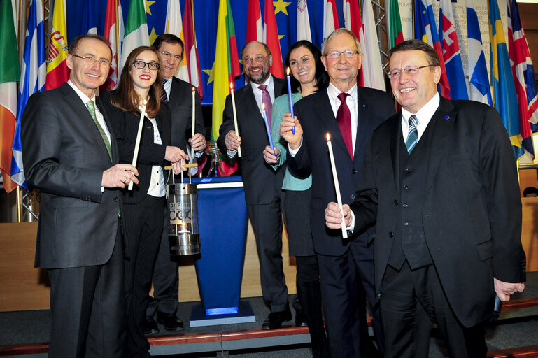 Φωτογραφία 12: Ep President at the ceremony of the handover of the Flame of Peace of Bethlehem to the European Parliament