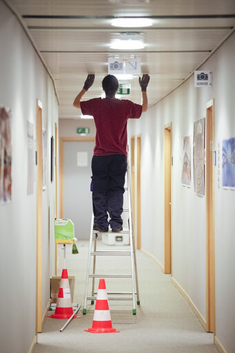 Fotografi 1: Installation of electric system inside European Parliament Headquarters in Brussels