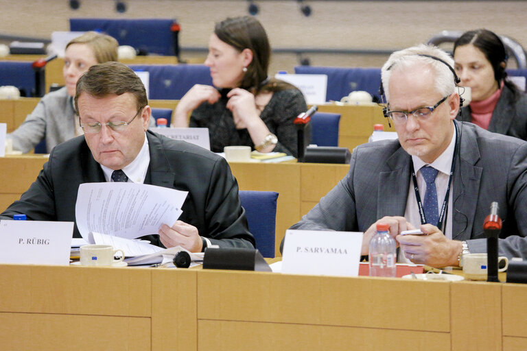 Photo 3: Exchange of views with EP Secretary General