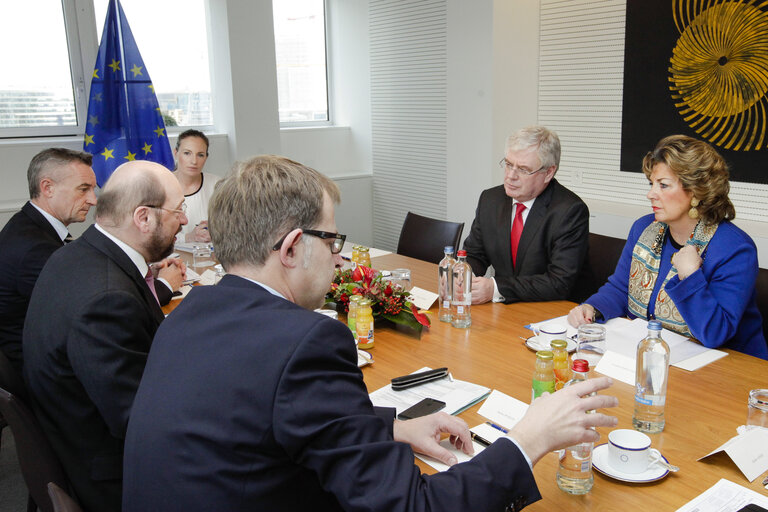 Fotografija 1: Martin SCHULZ - EP President meets with Eamon GILMORE, deputy Prime Minister of Ireland, in Brussels