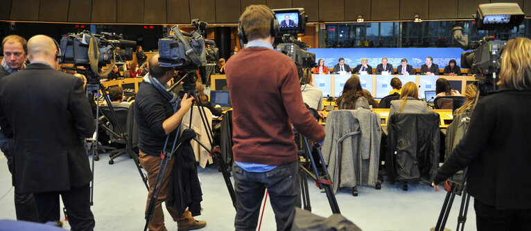 Foto 3: Press conference : EU-US cooperation to restore trust following allegations of NSA's mass surveillance of EU citizens.