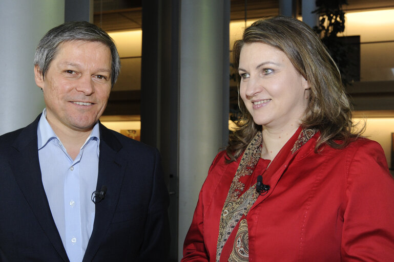 Silvia-Adriana TICAU meets Commissioner Dacian CIOLOS at Vox Box