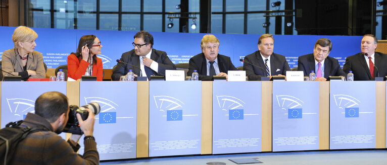 Foto 19: Press conference : EU-US cooperation to restore trust following allegations of NSA's mass surveillance of EU citizens.