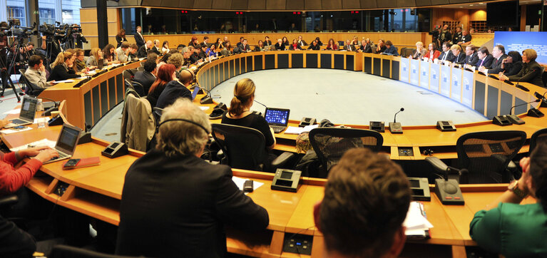 Foto 4: Press conference : EU-US cooperation to restore trust following allegations of NSA's mass surveillance of EU citizens.