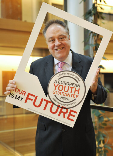 Billede 1: A European Youth Guarantee now. your future is my future campaign