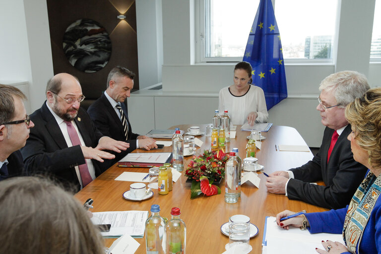 Fotografija 2: Martin SCHULZ - EP President meets with Eamon GILMORE, deputy Prime Minister of Ireland, in Brussels