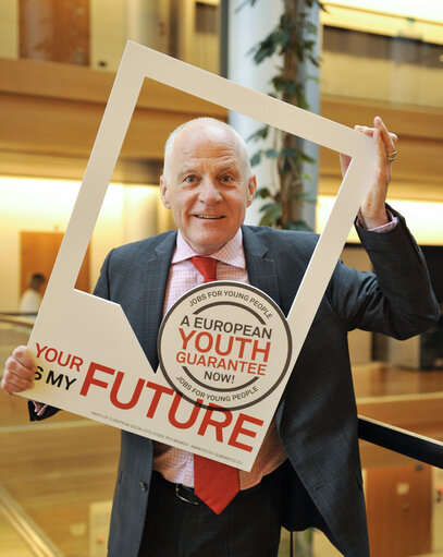 Billede 2: A European Youth Guarantee now. your future is my future campaign