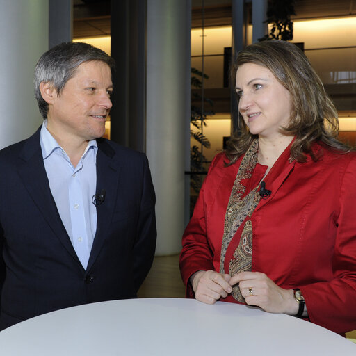 Silvia-Adriana TICAU meets Commissioner Dacian CIOLOS at Vox Box