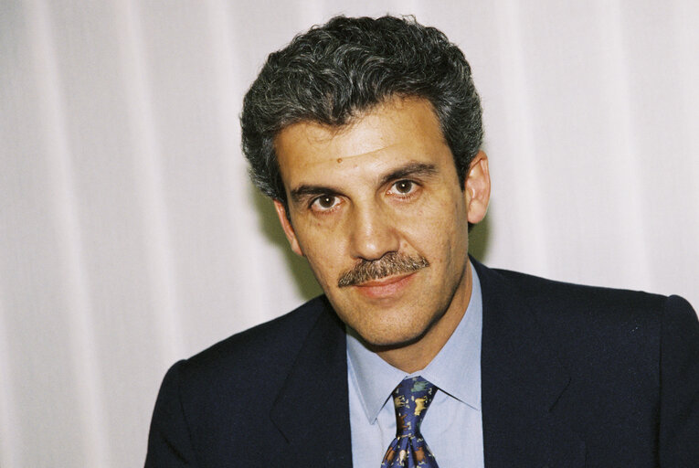 Photo 2 : Portrait of MEP Gerardo GALEOTE in his office in Brussels