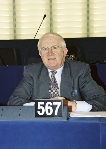 Foto 5: The MEP Pat the Cope GALLAGHER at the hemicycle of Strasbourg in November 1999.