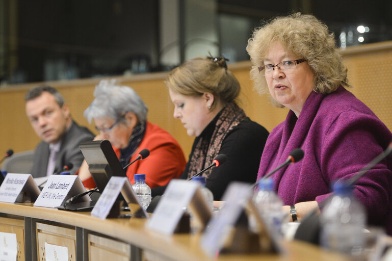 Photo 14: Tackling child poverty and promoting children's health and and wellbeing in the EU