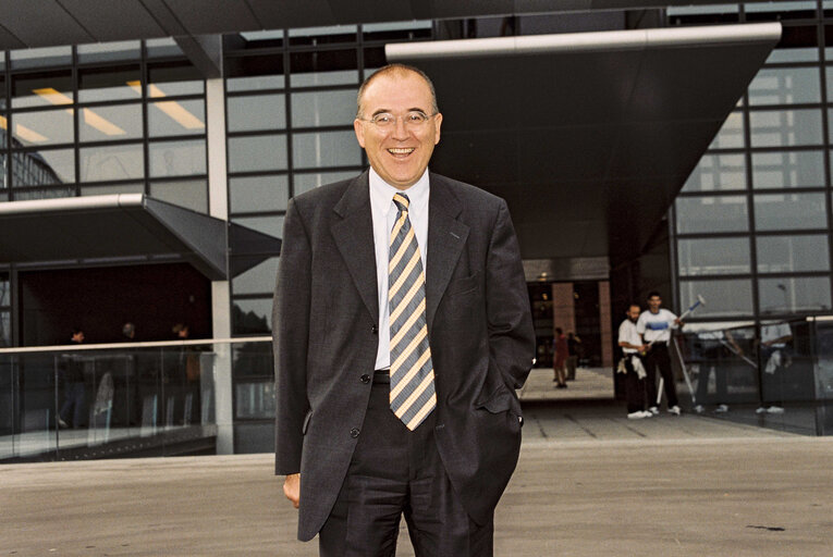 Fotografie 3: MEP Bernard POIGNANT in the European Parliament in Strasbourg