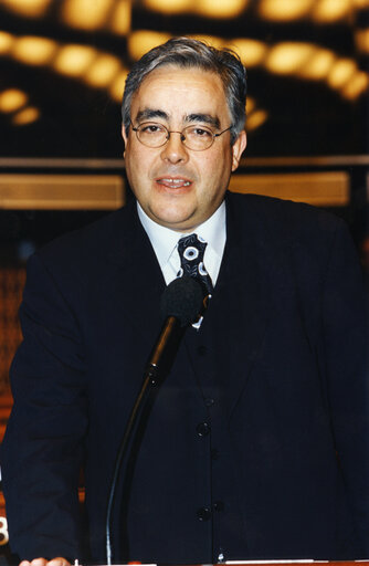 Luis Marinho standing in February 1998