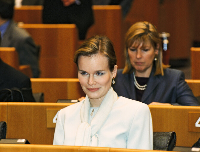 Fotografija 3: Visit of Princess Mathilde of Belgium and Prince Philippe of Belgium to the European Parliament in Brussels to attend an academic session on the opening of 'Brussels 2000', on February 25, 2000.