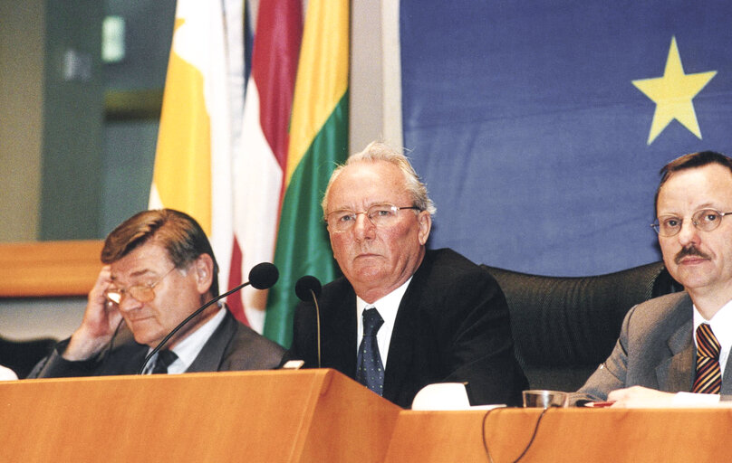 Photo 21: PROVAN James L.C 002 in plenary session in Brussels