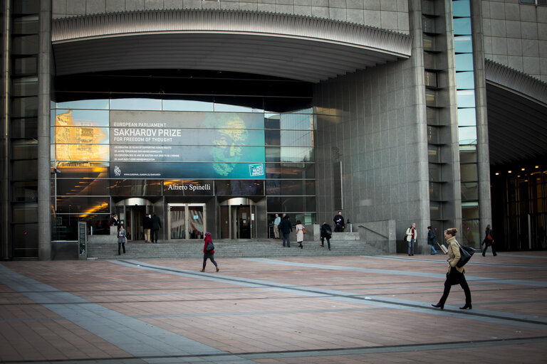 Zdjęcie 6: Sakharov Prize banner at the entrance of the European Parliament