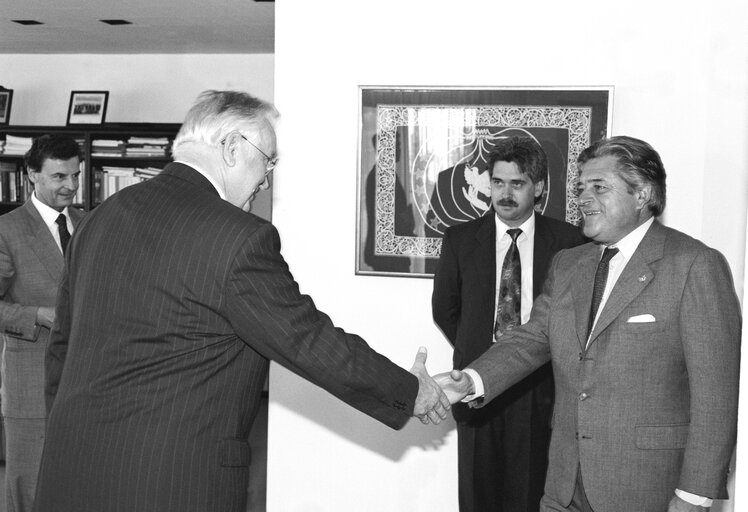 Φωτογραφία 1: Egon KELPSCH and Luis Alberto LACALLE, President of URUGUAY on the 27th of April 1993 in Brussels