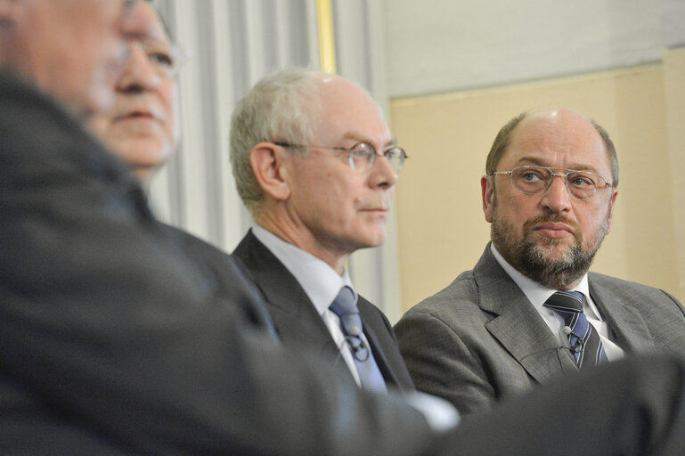 Valokuva 2: Press Conference of the 3 Presidents of the European Union for The Nobel Peace Prize 2012 award