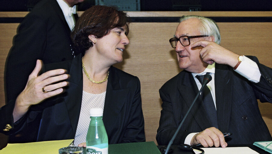 Fotografia 8: The MEP Loyola de Palacio del VALLE-LERSUNDI and Christian PONCELET, the President of the French Senate in Strasbourg in October 1999.