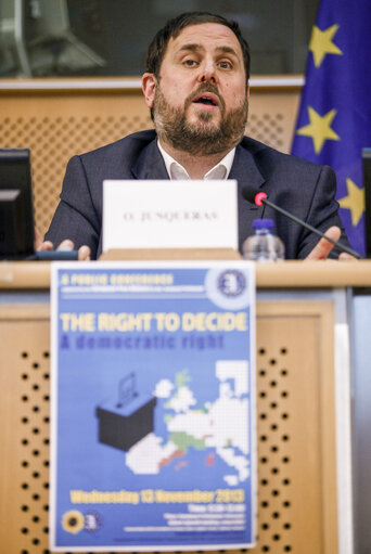 Fotografie 10: Debate:  The right to decide: a democratic right