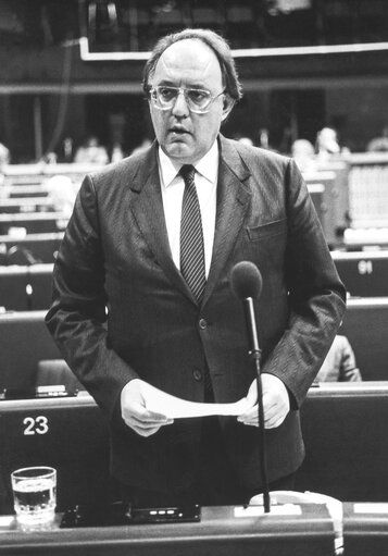 PANGALOS Theodoros in the hemicycle of the European Parliament in Strasbourg in December 1988