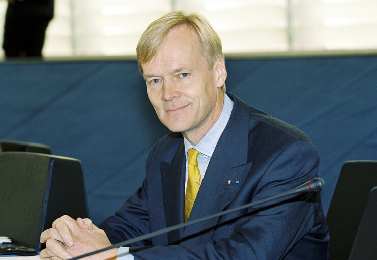 Foto 3: The MEP Ari VATANEN during a session at the European Parliament of Strasbourg in February 1999.