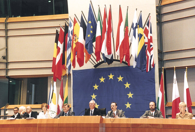 Photo 23: PROVAN James L.C in plenary session in Brussels