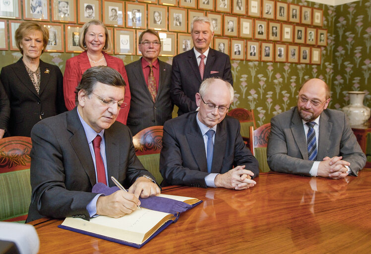 Foto 3: Meeting with Members of the Norwegian Nobel Committee and employees of the Nobel Institute and signing of formal papers