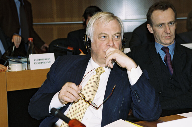 Fotografija 17: MEP Chris PATTEN in a meeting