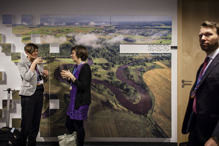 Fotografie 39: POLAND, Warsaw: Entrence to the European Parliament meeting room on COP19, November 19, 2013.