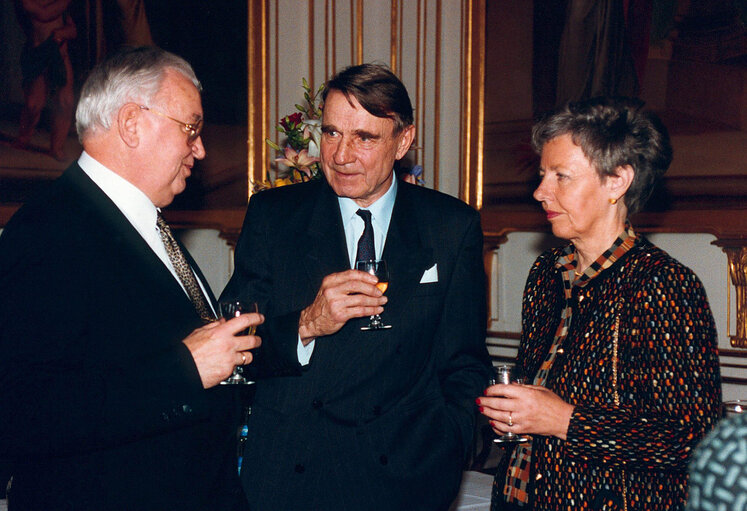 The President of Finland makes an official visit to the EP in Strasbourg in November 1993