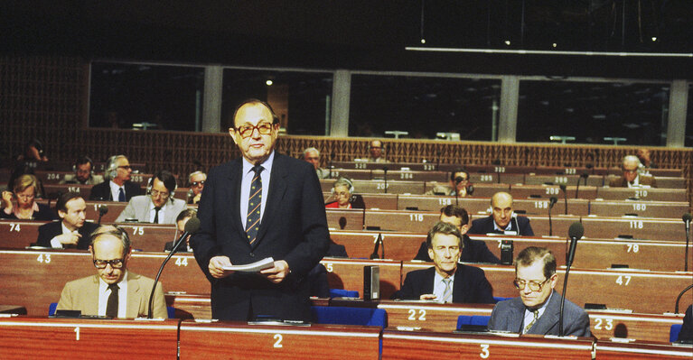 Nuotrauka 11: GENSCHER Hans-Dietrich in the hemicycle of the European Parliament in Strasbourg