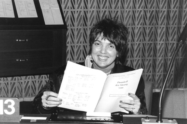 Foto 1: ROTH Claudia  in the hemicycle of the European Parliament in Strasbourg in March 1990