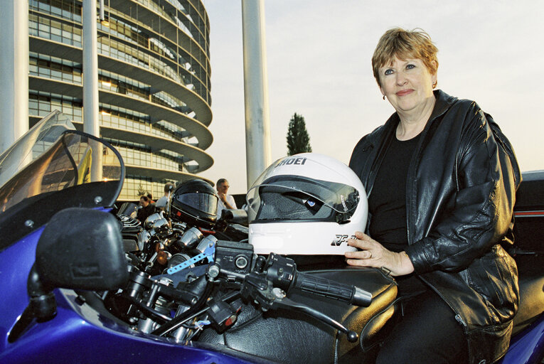 Fotografi 4: Bikers Demonstration in front of the European Parliament in Strasbourg