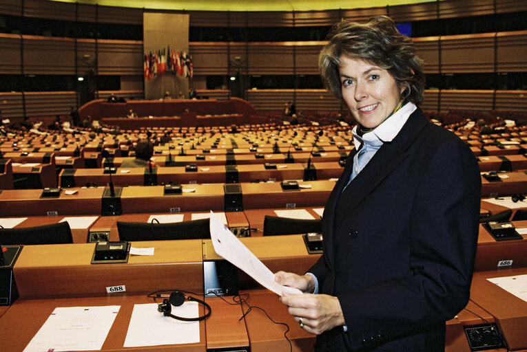 Zdjęcie 4: Portrait of MEP Anne Caroline B. McINTOSH in the hemicycle in Brussels