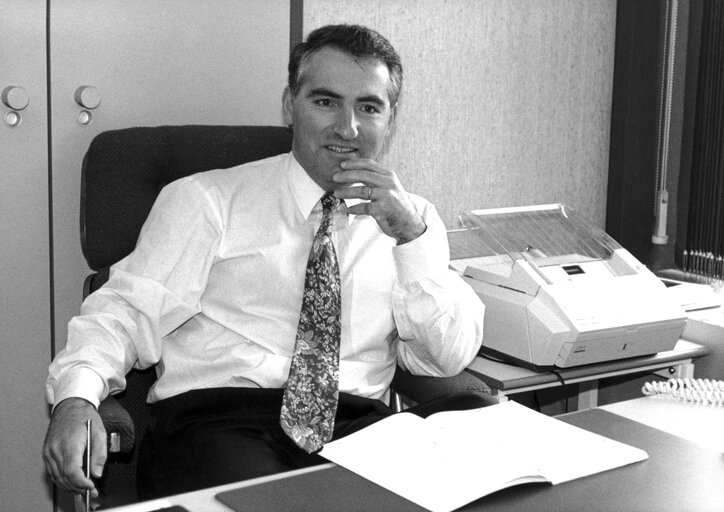 Fotogrāfija 1: PINXTEN Karel behind his desk in May 1991